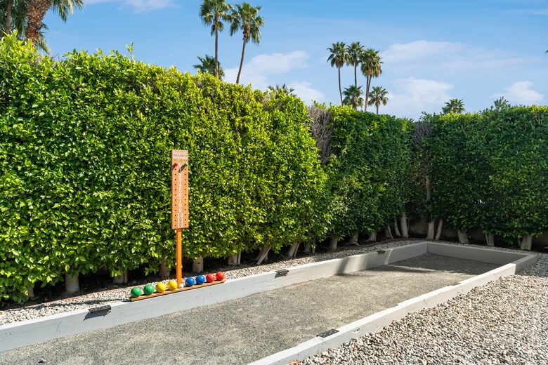 Atomic Hideaway: Iconic Mid-Century Retreat - Palm Springs, California