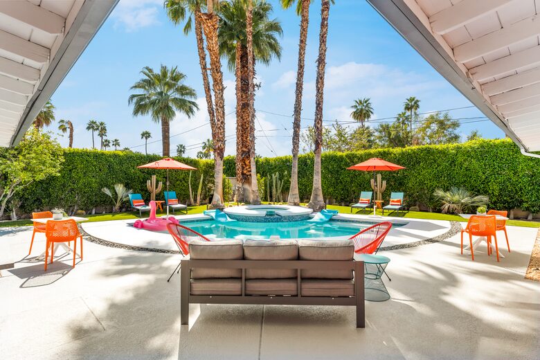 Atomic Hideaway: Iconic Mid-Century Retreat - Palm Springs, California
