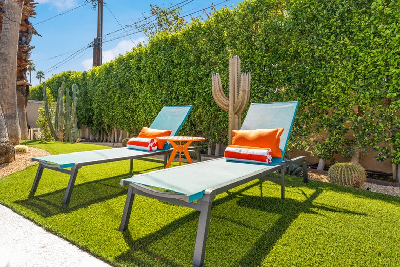Atomic Hideaway: Iconic Mid-Century Retreat - Palm Springs, California