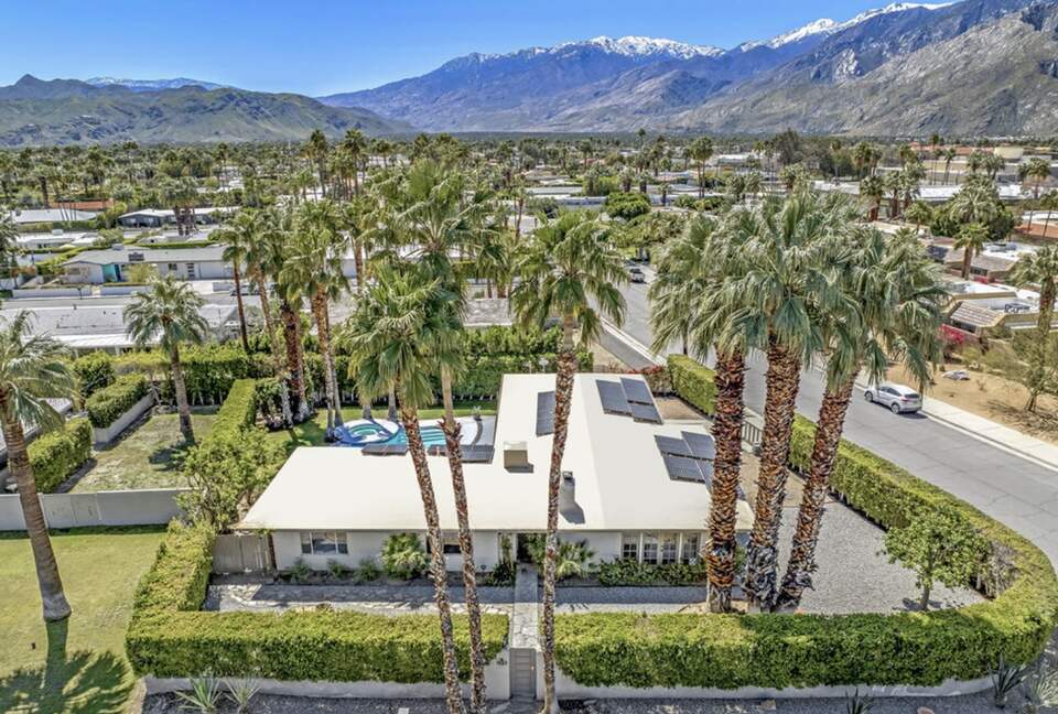 Atomic Hideaway: Iconic Mid-Century Retreat - Palm Springs, California