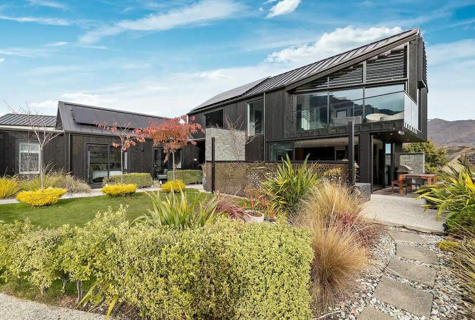 Architectural Luxury in Jack's Point, NZ - Queenstown, New Zealand
