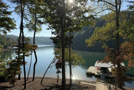 Lakefront Family Hideaway - Jacksboro, Tennessee
