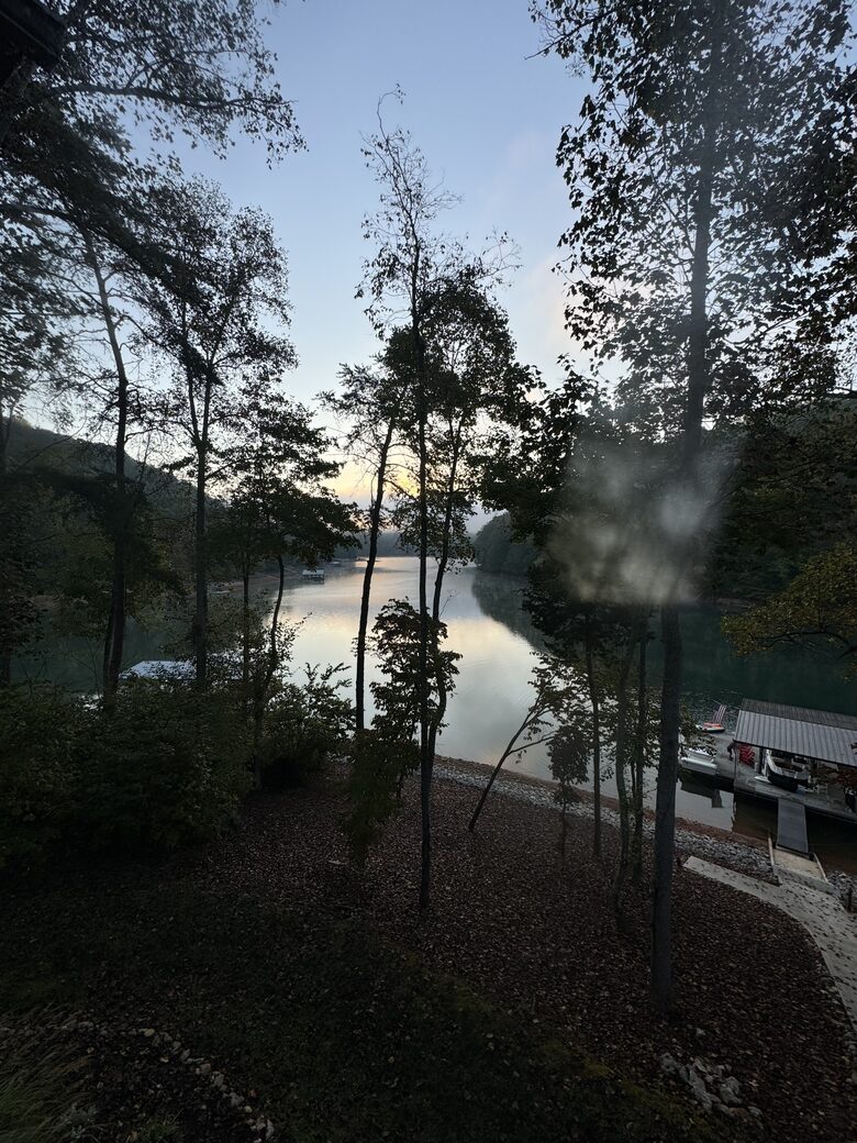 Lakefront Family Hideaway - Jacksboro, Tennessee