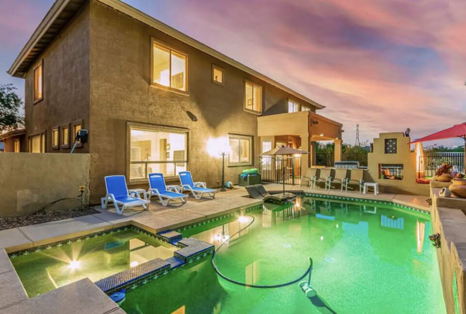 Spacious 5-Bed Glendale Retreat with Game Room & Pool - Glendale, Arizona