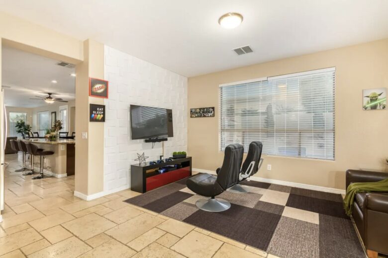 Spacious 5-Bed Glendale Retreat with Game Room & Pool - Glendale, Arizona
