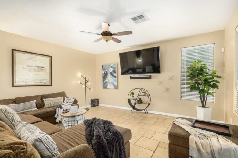 Spacious 5-Bed Glendale Retreat with Game Room & Pool - Glendale, Arizona