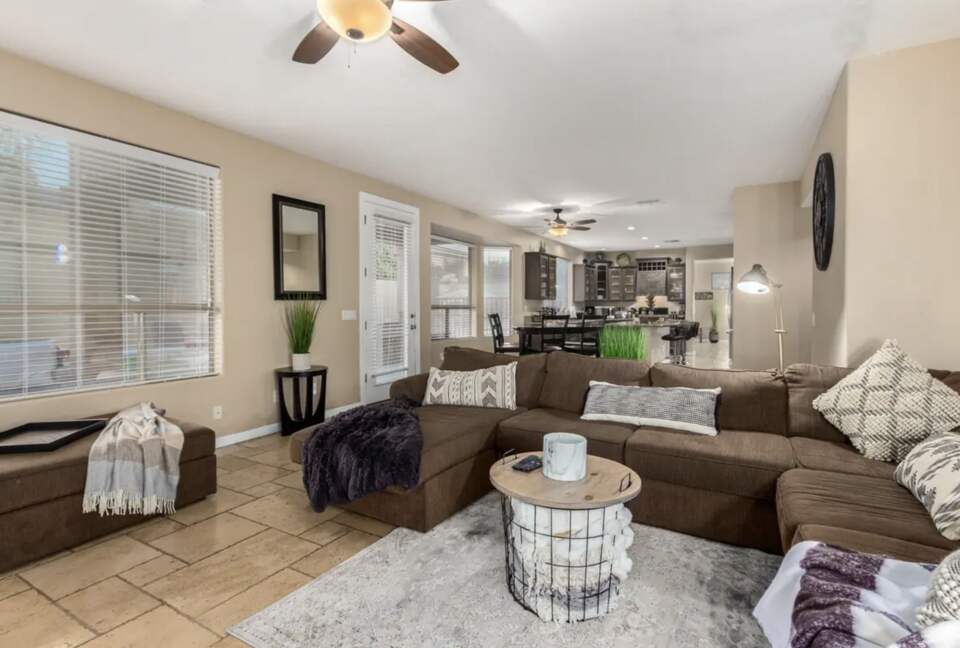 Spacious 5-Bed Glendale Retreat with Game Room & Pool - Glendale, Arizona