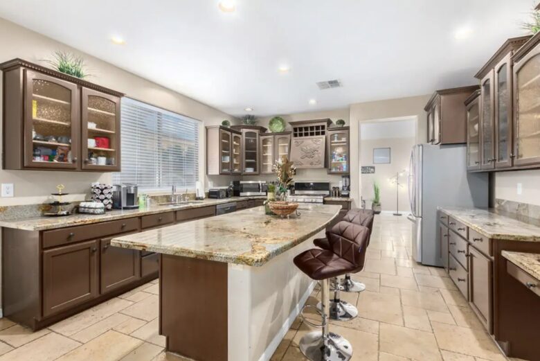 Spacious 5-Bed Glendale Retreat with Game Room & Pool - Glendale, Arizona