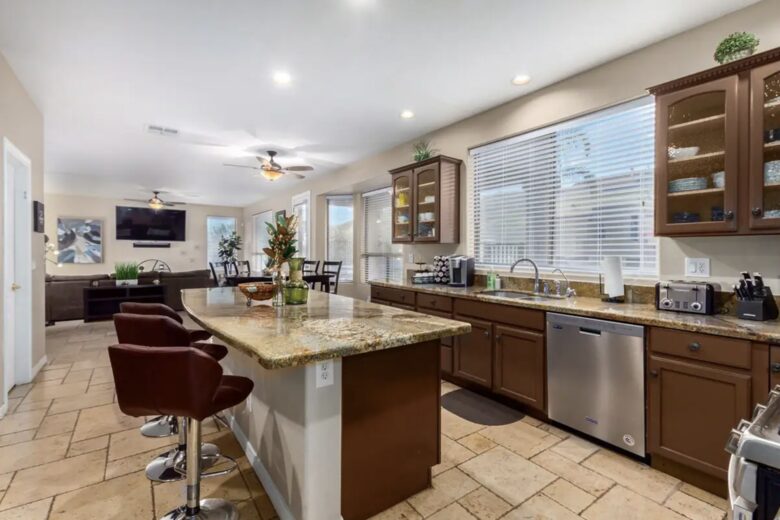 Spacious 5-Bed Glendale Retreat with Game Room & Pool - Glendale, Arizona