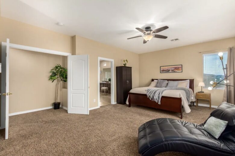 Spacious 5-Bed Glendale Retreat with Game Room & Pool - Glendale, Arizona
