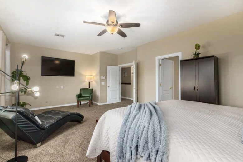 Spacious 5-Bed Glendale Retreat with Game Room & Pool - Glendale, Arizona