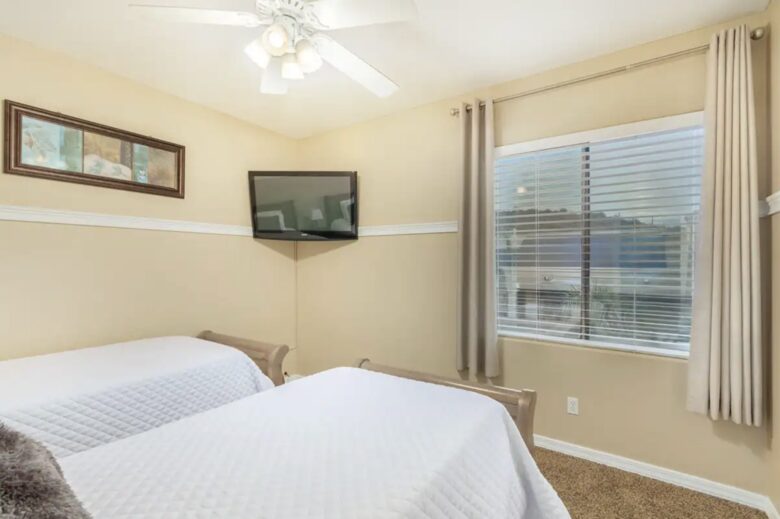 Spacious 5-Bed Glendale Retreat with Game Room & Pool - Glendale, Arizona