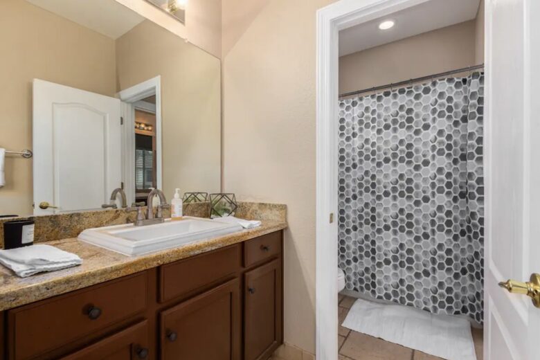 Spacious 5-Bed Glendale Retreat with Game Room & Pool - Glendale, Arizona