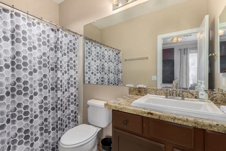 Spacious 5-Bed Glendale Retreat with Game Room & Pool - Glendale, Arizona