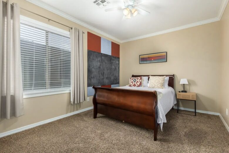 Spacious 5-Bed Glendale Retreat with Game Room & Pool - Glendale, Arizona