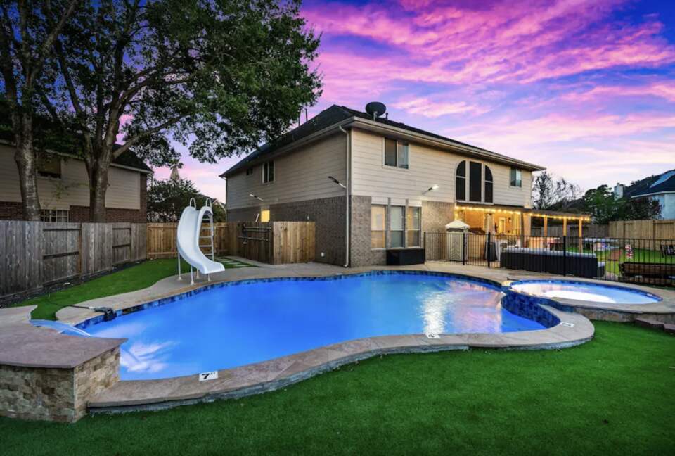 Entertainment Haven: 5-Bed Home with Pool, Theater & Games - Spring, Texas