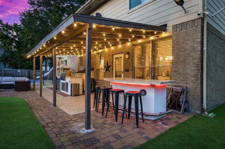 Entertainment Haven: 5-Bed Home with Pool, Theater & Games - Spring, Texas