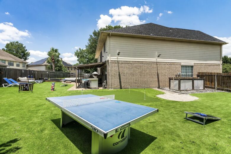 Entertainment Haven: 5-Bed Home with Pool, Theater & Games - Spring, Texas