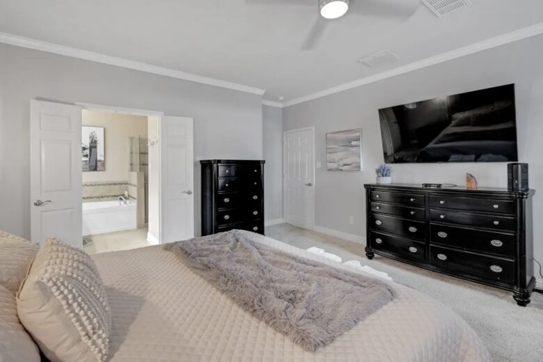 Entertainment Haven: 5-Bed Home with Pool, Theater & Games - Spring, Texas