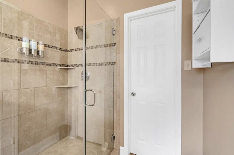 Entertainment Haven: 5-Bed Home with Pool, Theater & Games - Spring, Texas