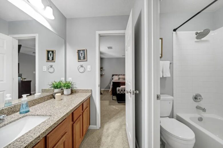 Entertainment Haven: 5-Bed Home with Pool, Theater & Games - Spring, Texas