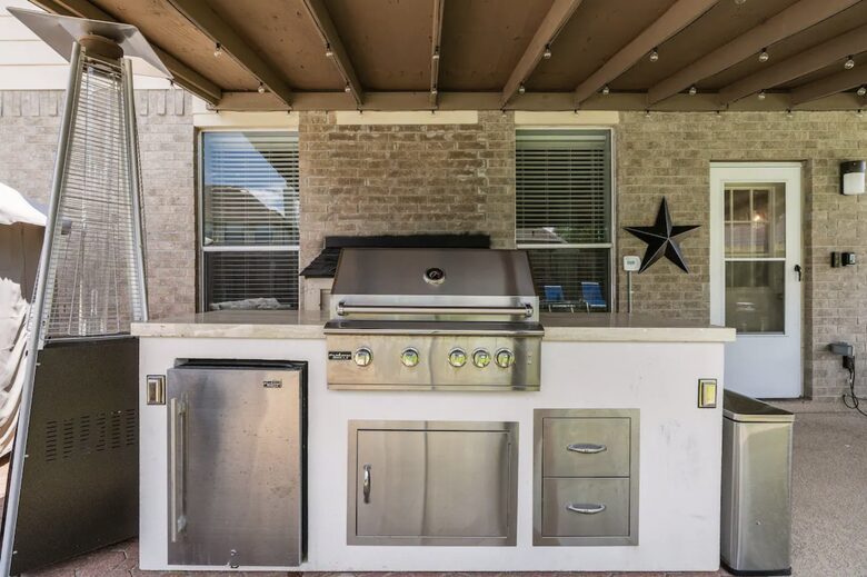 Entertainment Haven: 5-Bed Home with Pool, Theater & Games - Spring, Texas