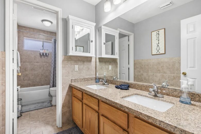 Entertainment Haven: 5-Bed Home with Pool, Theater & Games - Spring, Texas