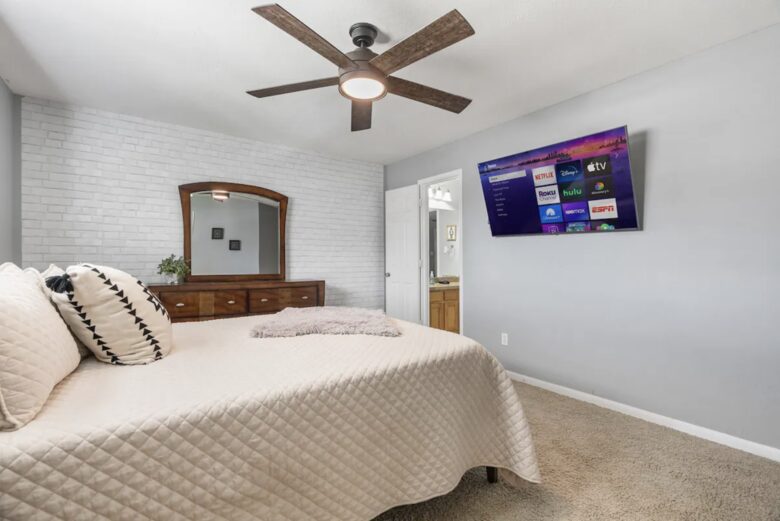 Entertainment Haven: 5-Bed Home with Pool, Theater & Games - Spring, Texas