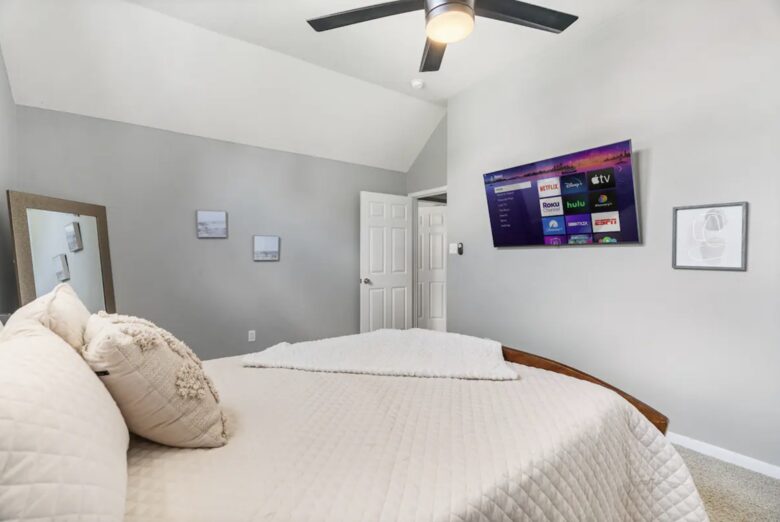 Entertainment Haven: 5-Bed Home with Pool, Theater & Games - Spring, Texas