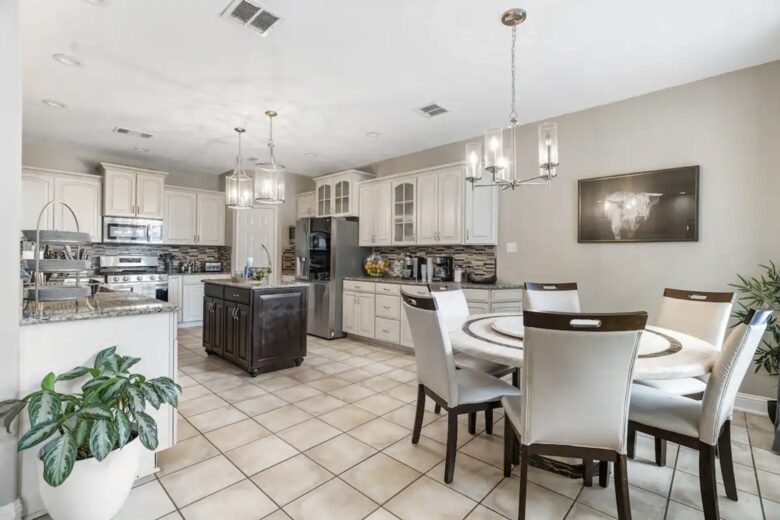 Entertainment Haven: 5-Bed Home with Pool, Theater & Games - Spring, Texas