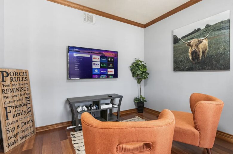Entertainment Haven: 5-Bed Home with Pool, Theater & Games - Spring, Texas