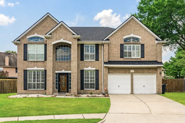 Entertainment Haven: 5-Bed Home with Pool, Theater & Games - Spring, Texas