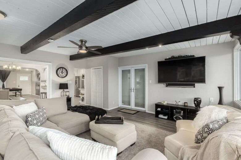 Elegant 4-Bed Phoenix Oasis with Pool, Hot Tub & Games - Phoenix, Arizona