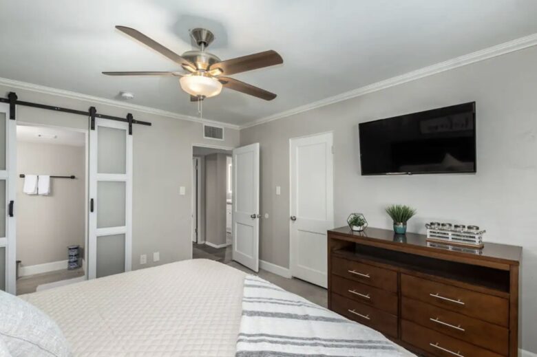 Elegant 4-Bed Phoenix Oasis with Pool, Hot Tub & Games - Phoenix, Arizona