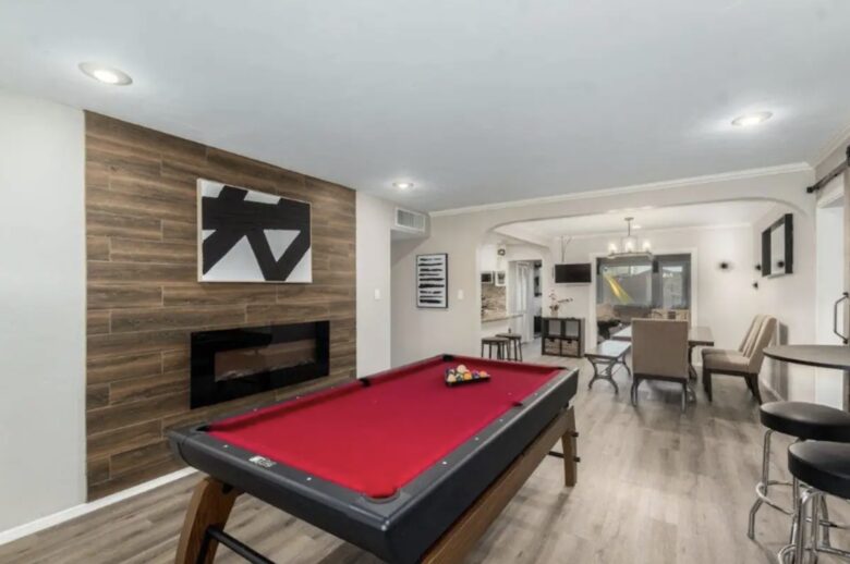 Elegant 4-Bed Phoenix Oasis with Pool, Hot Tub & Games - Phoenix, Arizona