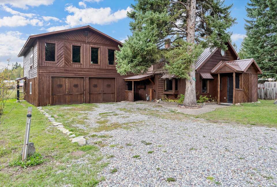 Atlas Lodge - Coram, Montana
