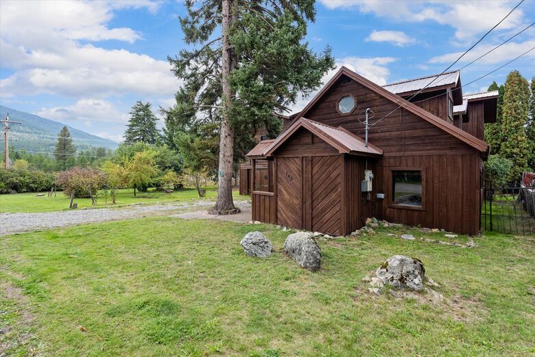 Atlas Lodge - Coram, Montana