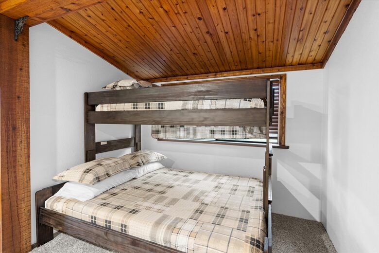 Atlas Lodge - Coram, Montana