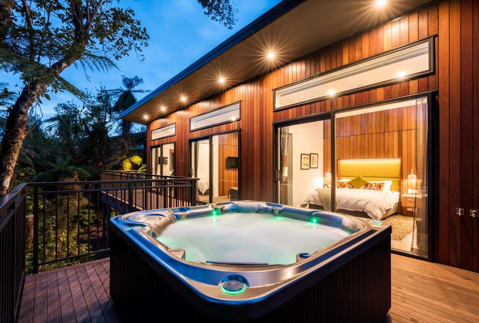 Deluxe Spa Tree House - Franz Josef Glacier, New Zealand