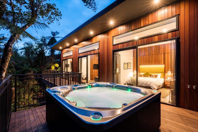 Deluxe Spa Tree House - Franz Josef Glacier, New Zealand