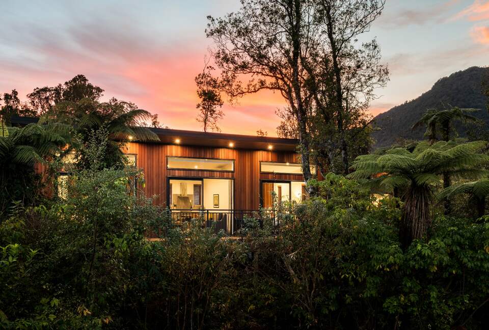 Deluxe Spa Tree House - Franz Josef Glacier, New Zealand