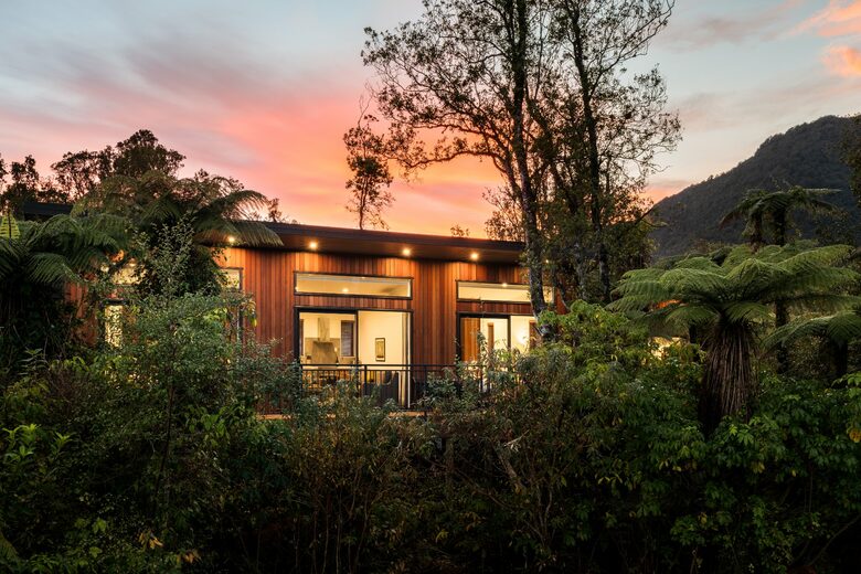 Deluxe Spa Tree House - Franz Josef Glacier, New Zealand