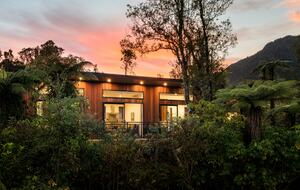 Deluxe Spa Tree House - Franz Josef Glacier, New Zealand