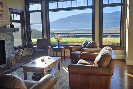 Seaside Sanctuary with Stunning Views - Nanoose Bay, Canada