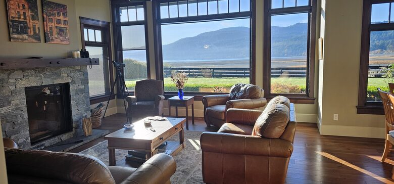 Seaside Sanctuary with Stunning Views - Nanoose Bay, Canada