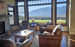Seaside Sanctuary with Stunning Views - Nanoose Bay, Canada