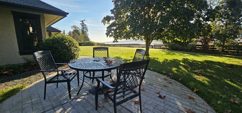 Seaside Sanctuary with Stunning Views - Nanoose Bay, Canada