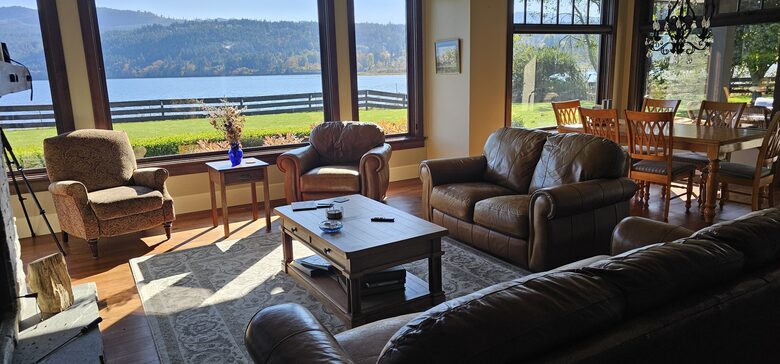 Seaside Sanctuary with Stunning Views - Nanoose Bay, Canada