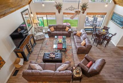 Serene Country Estate with Pickleball & Hot Tub - Paso Robles, California