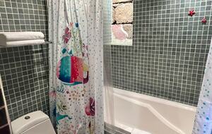 Estrellas' bathroom